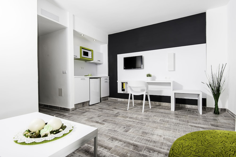 Apartamento Balcón o Terraza 1 habitación con salón Sofá Cama incluido 2 Camas individuales kitchenette del hotel Kn Columbus. Foto 3