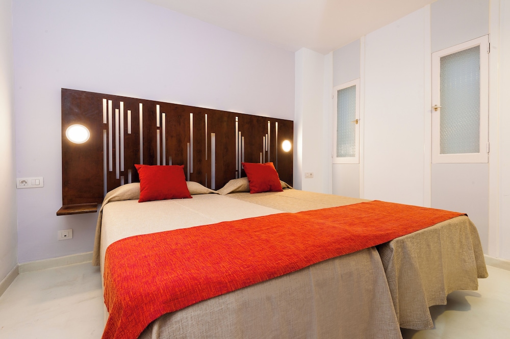 Double Room with Lounge, Balcony (2 Adults - 1 Child) del hotel Kn Columbus