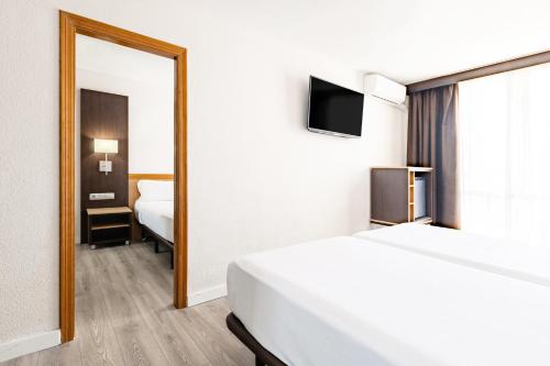 Habitación Familiar (2 adultos y 2 niños) del hotel Catalonia Oro Negro. Foto 1