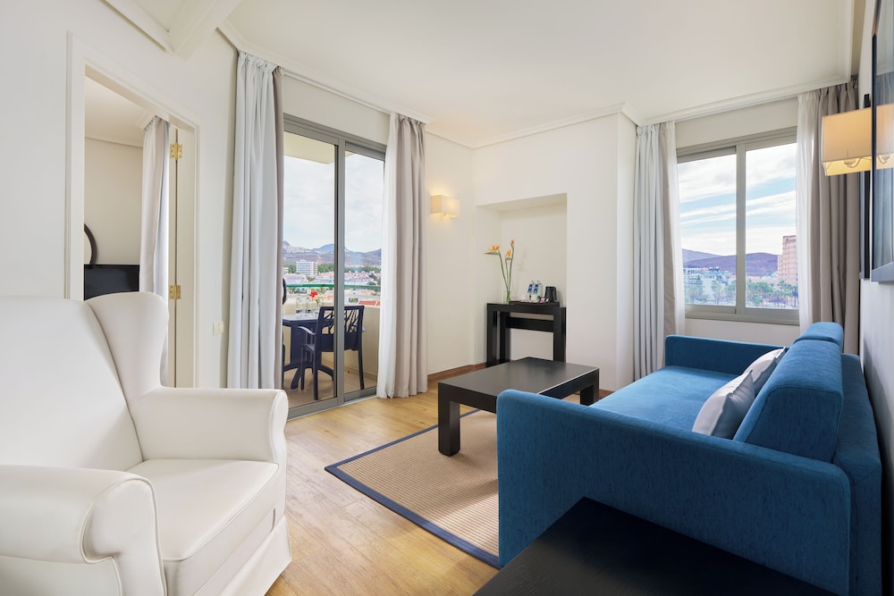 Suite junior del hotel H10 Las Palmeras. Foto 2