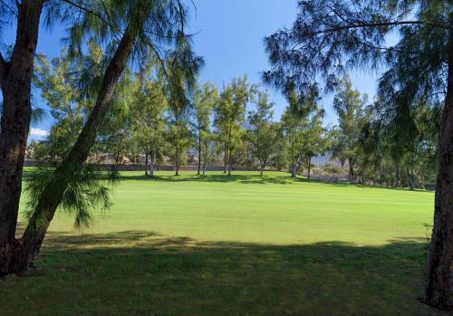 Villa de 1 dormitorio con vistas al campo de golf del hotel Green Garden Eco Resort and Villas. Foto 7