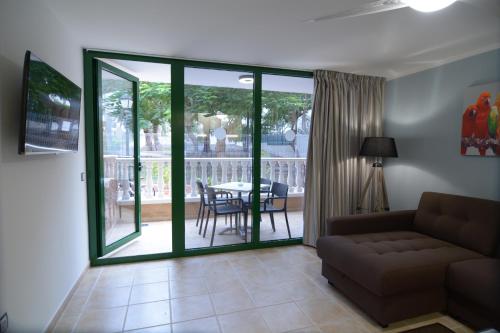 Apartamento Vista Jardin Balcón o Terraza 1 habitación Vista Patio Sofá Cama incluido 2 Camas individuales del hotel Parque de las Americas. Foto 5