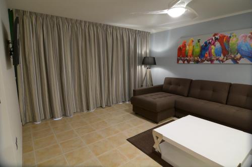 Apartamento Vista Jardin Balcón o Terraza 1 habitación Vista Patio Sofá Cama incluido 2 Camas individuales del hotel Parque de las Americas. Foto 6