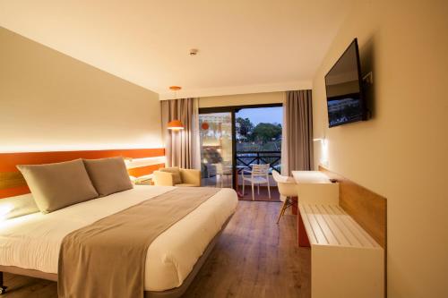 Habitación Doble con vistas a la piscina del hotel Vanilla Garden Boutique - Adults Only. Foto 3