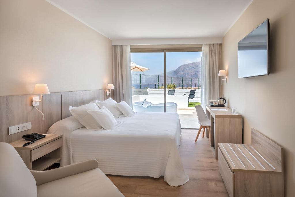 Habitación doble Lujo Jacuzzi del hotel Barcelo Santiago. Foto 1