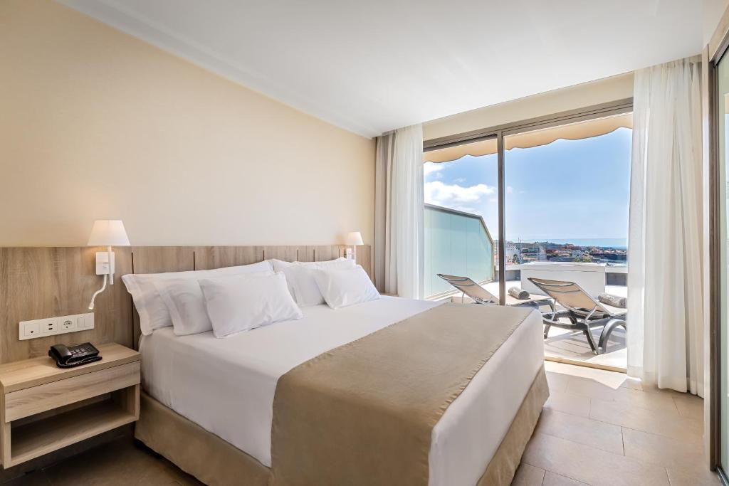 Habitación doble Vista Mar Lujo Jacuzzi del hotel Barcelo Santiago