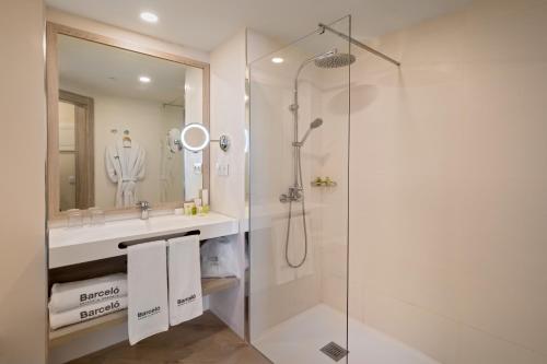 Habitación Deluxe del hotel Barcelo Santiago