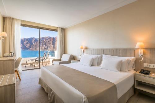 Habitación Deluxe del hotel Barcelo Santiago. Foto 3