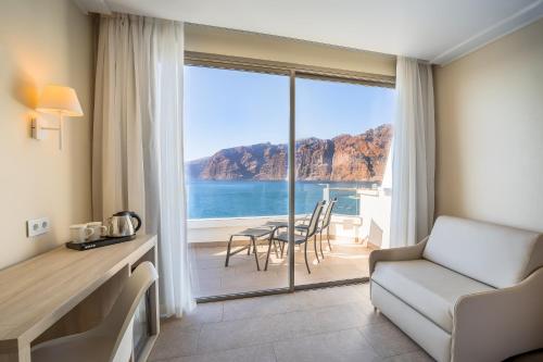 Habitación Doble Superior Deluxe con vistas al mar del hotel Barcelo Santiago. Foto 2