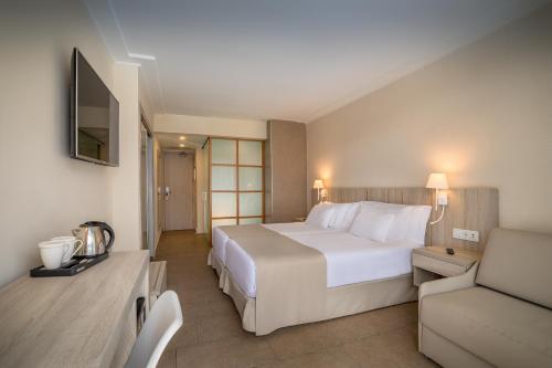 Habitación Doble Superior Deluxe con vistas al mar del hotel Barcelo Santiago. Foto 4