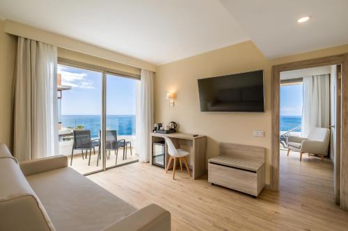 Suite junior del hotel Barcelo Santiago. Foto 3