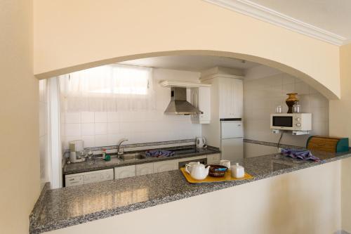 Apartamento de 1 dormitorio con vistas al mar del hotel El Marques Palace. Foto 9