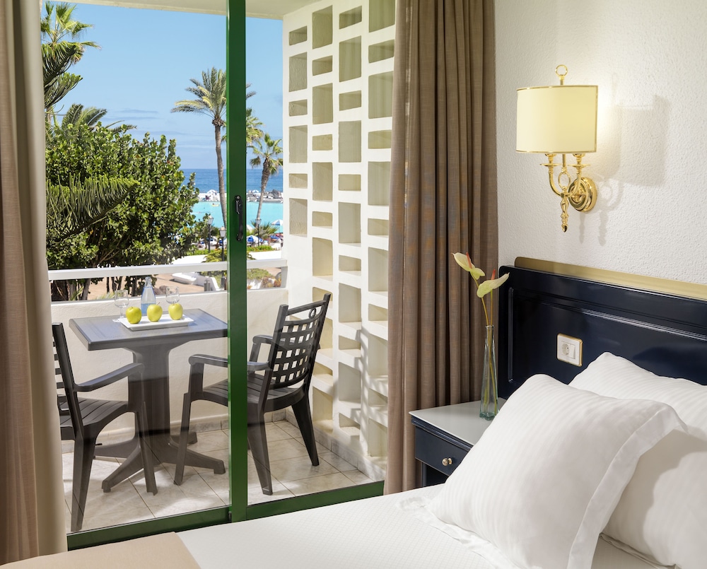 Habitación doble vista mar del hotel H10 Tenerife Playa. Foto 2