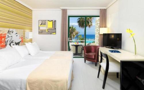 Habitación Doble Superior con vistas al mar del hotel H10 Tenerife Playa