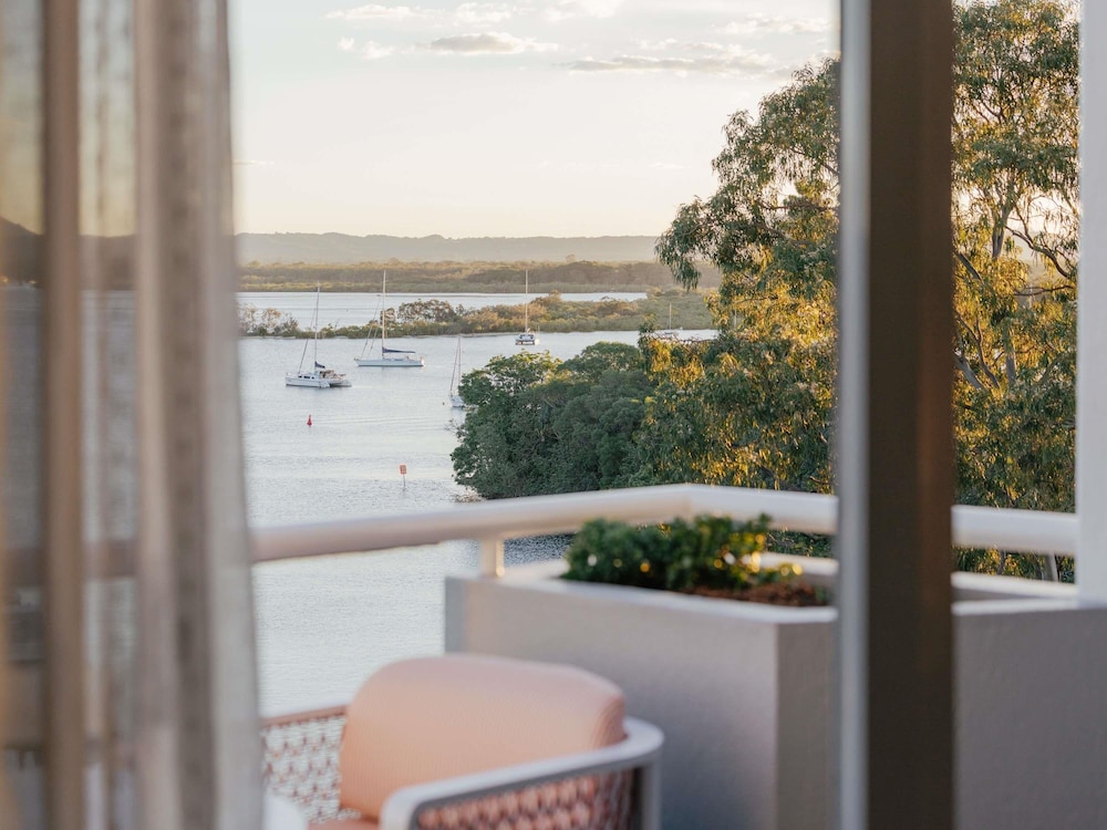 Doble Deluxe con Vistas a la Piscina del hotel Elysium Noosa Resort - MGallery Collection. Foto 1