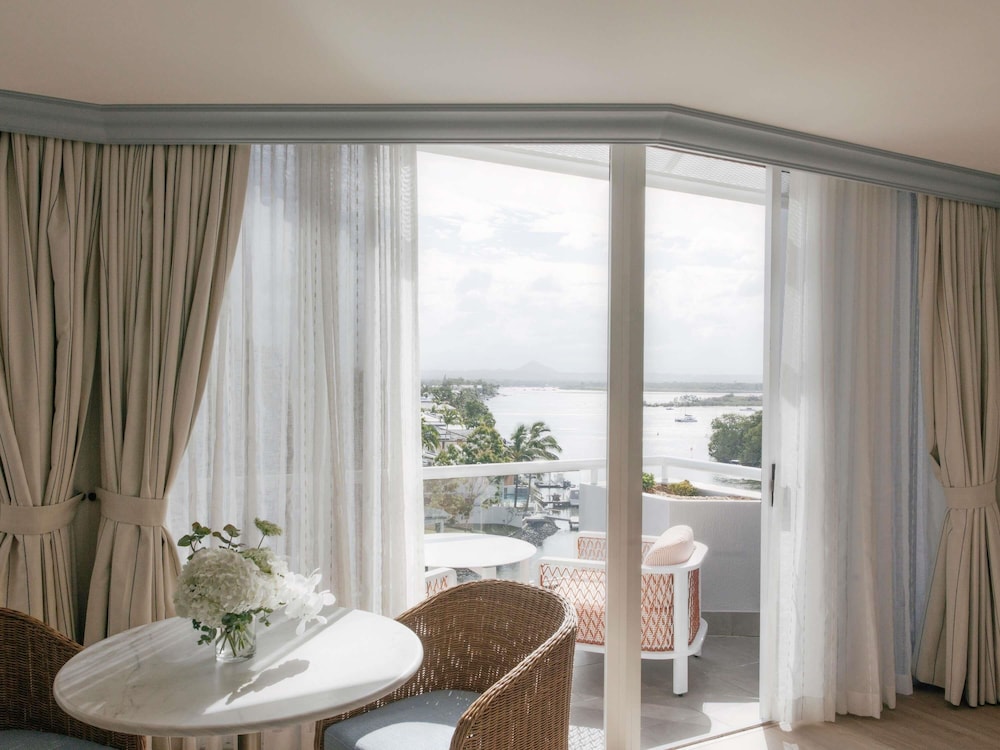 Suite Junior con Vistas Panorámicas al Río del hotel Elysium Noosa Resort - MGallery Collection. Foto 9