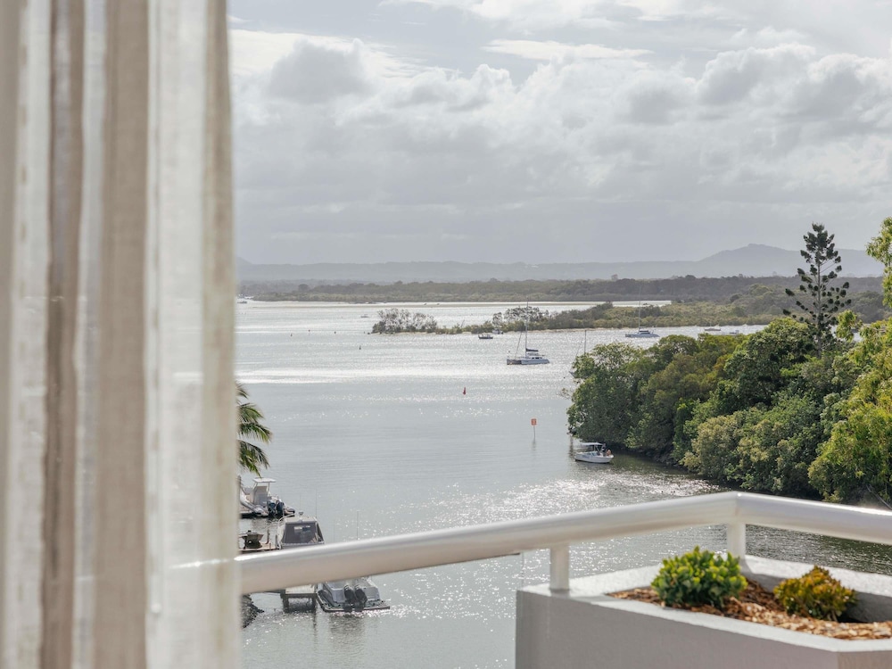 Suite Junior con Vistas Panorámicas al Río del hotel Elysium Noosa Resort - MGallery Collection. Foto 10