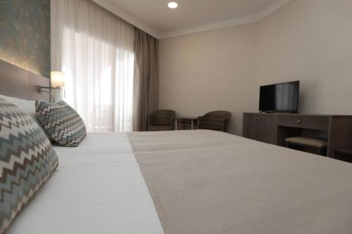 Habitación Doble con vistas al mar del hotel Puerto Palace. Foto 3