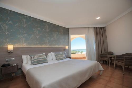 Habitación Doble con vistas al mar del hotel Puerto Palace. Foto 1