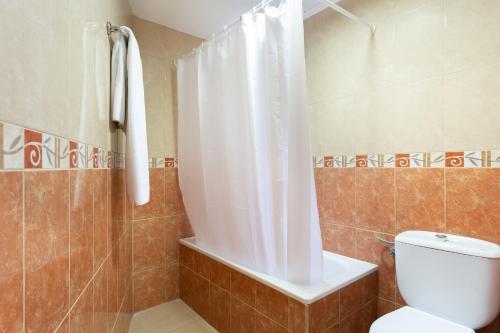 Habitación Triple del hotel Globales Acuario. Foto 3