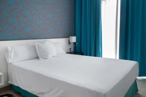 Habitación Doble Básica del hotel Checkin Concordia Playa. Foto 4