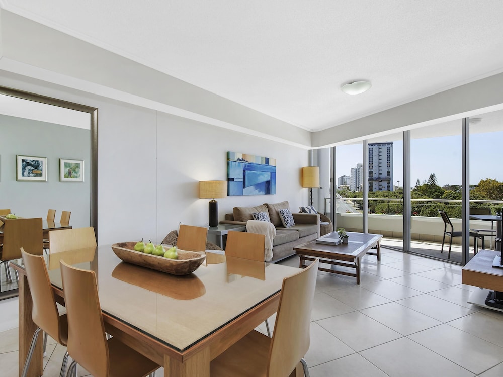 Apartamento de 2 dormitorios con vistas a la piscina del hotel The Sebel Maroochydore. Foto 5