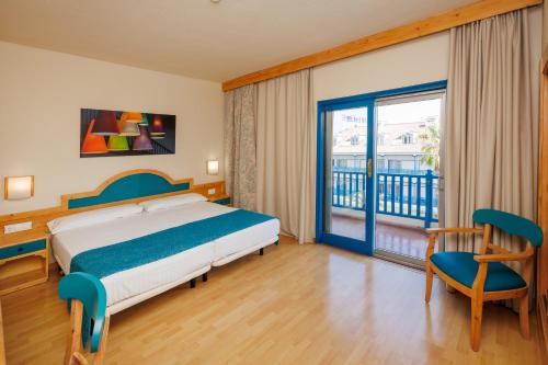 Habitación doble Balcón o Terraza 3 camas individuales del hotel O7 Tenerife. Foto 4