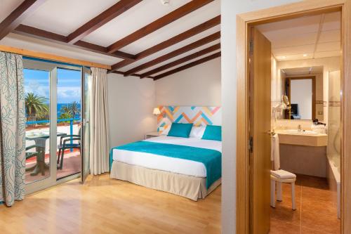 Habitación doble Superior 1 Cama Individual 1 Cama doble del hotel O7 Tenerife. Foto 1