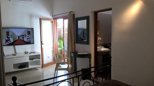 Habitación Doble Deluxe del hotel Birdcage Gay Resort - Adult Only. Foto 9