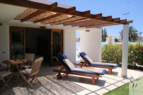 Suite con vistas al jardín del hotel Birdcage Gay Resort - Adult Only. Foto 2