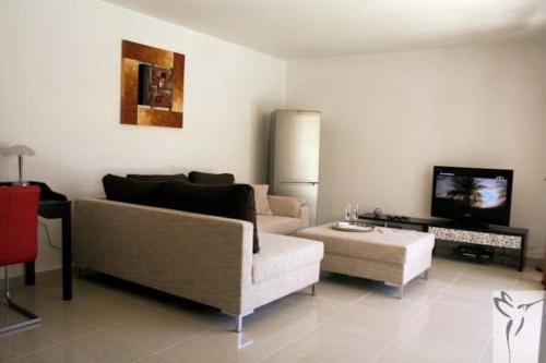 Suite con vistas al jardín del hotel Birdcage Gay Resort - Adult Only. Foto 3