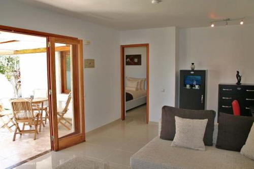 Suite con vistas al jardín del hotel Birdcage Gay Resort - Adult Only. Foto 4
