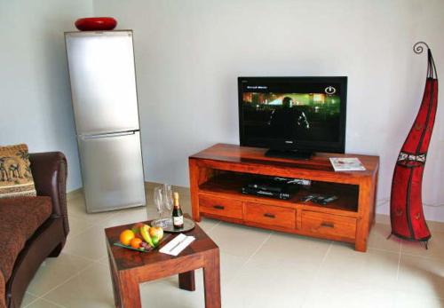 Suite con vistas al jardín del hotel Birdcage Gay Resort - Adult Only. Foto 10