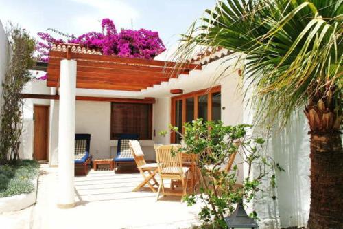 Suite con vistas al jardín del hotel Birdcage Gay Resort - Adult Only. Foto 13