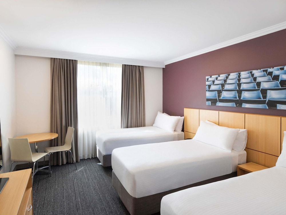 Habitación Estándar Triple del hotel Mercure Sydney Blacktown. Foto 2
