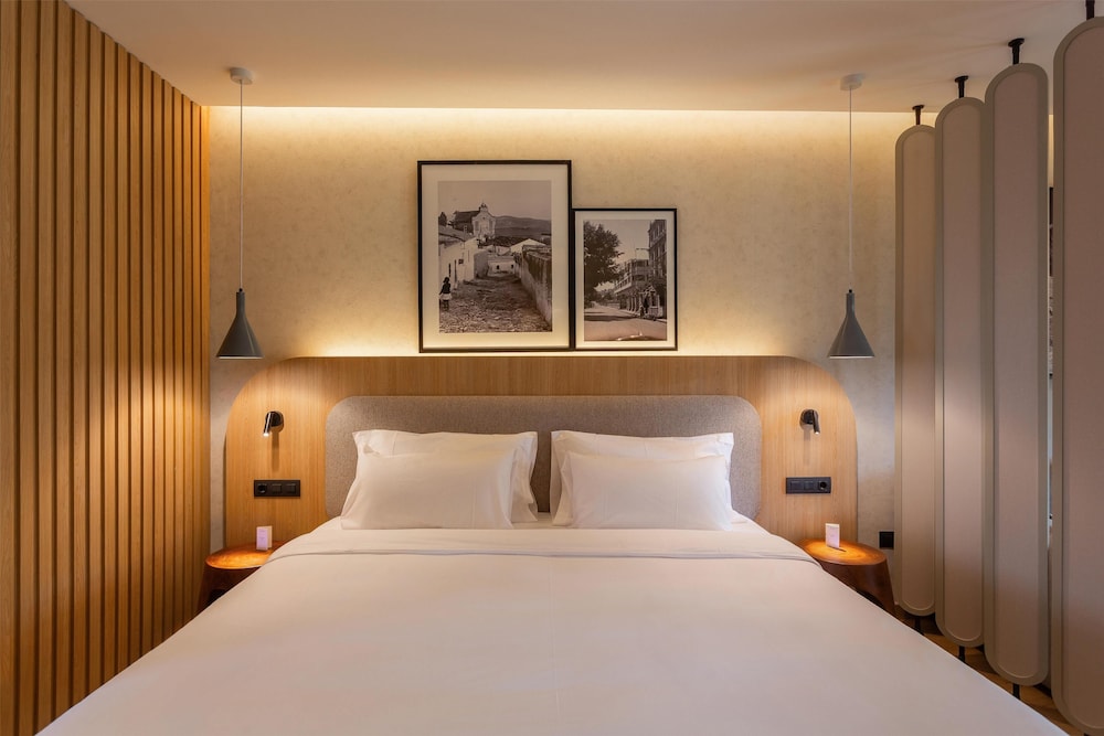 Suite junior, balcón del hotel Radisson Resort and Residences Tenerife - Adults Only. Foto 19