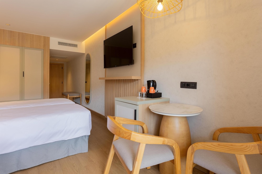 Habitación estándar del hotel Radisson Resort and Residences Tenerife - Adults Only. Foto 1