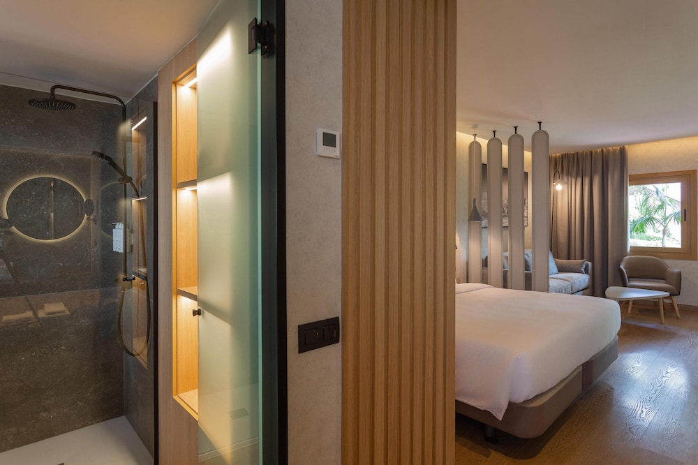 Suite junior del hotel Radisson Resort and Residences Tenerife - Adults Only. Foto 3