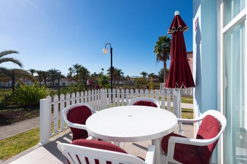 Bungalow de un dormitorio del hotel Bungalows Tisaya Golf. Foto 2