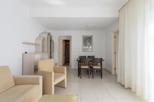 Bungalow de un dormitorio del hotel Bungalows Tisaya Golf. Foto 12