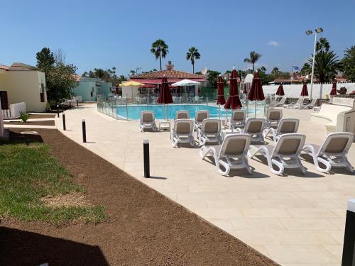 Bungalow de un dormitorio del hotel Bungalows Tisaya Golf. Foto 13