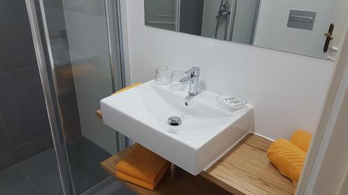 Bungalow de un dormitorio del hotel Bungalows Tisaya Golf. Foto 23