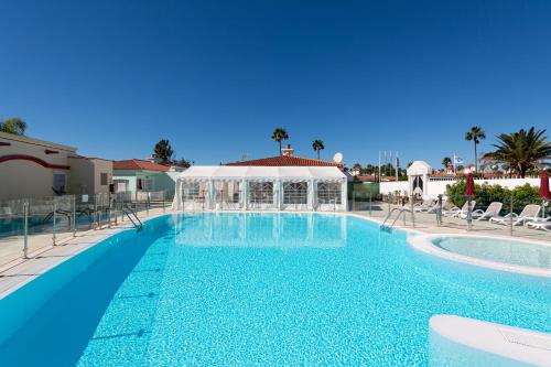 Bungalow de un dormitorio del hotel Bungalows Tisaya Golf. Foto 42