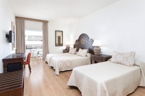 Habitación Doble con Cama supletoria del hotel Hc Magec