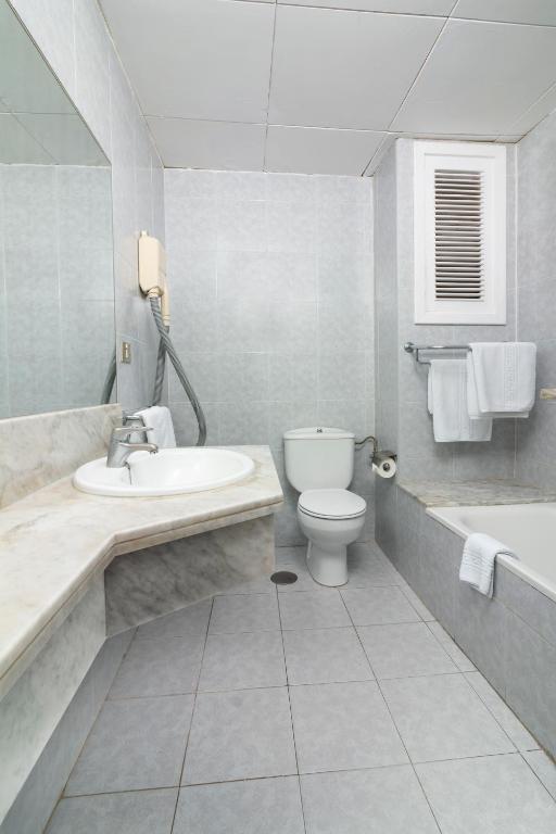 Habitación doble del hotel Hc Magec. Foto 1