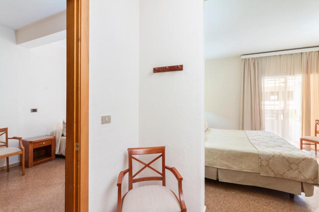 Habitación familiar del hotel Hc Magec. Foto 1