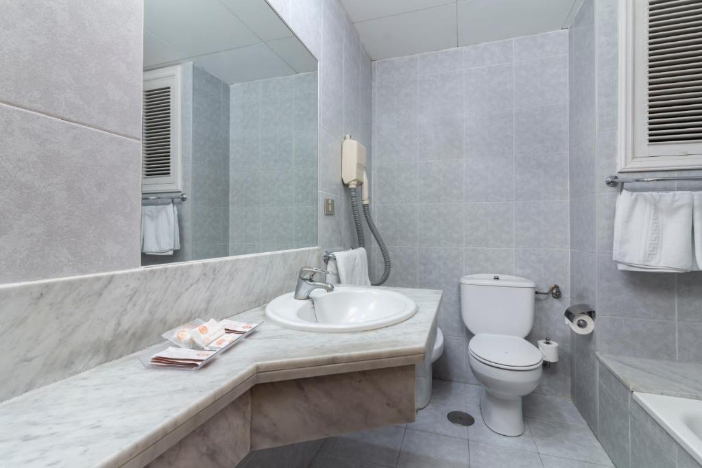 Habitación familiar del hotel Hc Magec. Foto 2