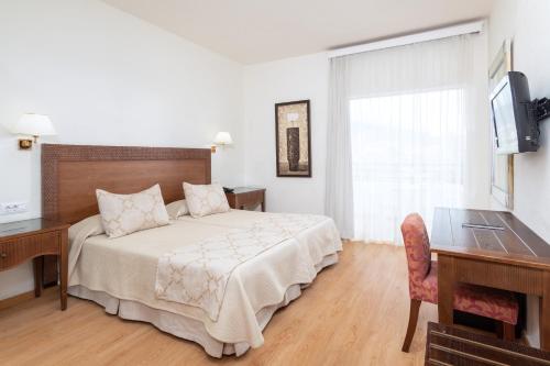 Habitación Doble con vistas a la montaña del hotel Hc Magec. Foto 2