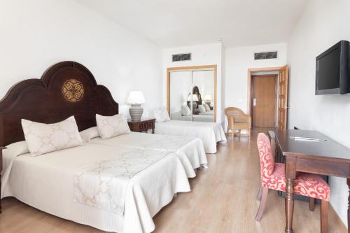 Habitación Triple del hotel Hc Magec. Foto 4