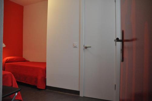 Habitación Doble Superior con 2 camas y baño privado del hotel Falow. Foto 14